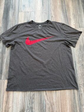Nike Men’s Charcoal Short Sleeve Tee with Red Swoosh